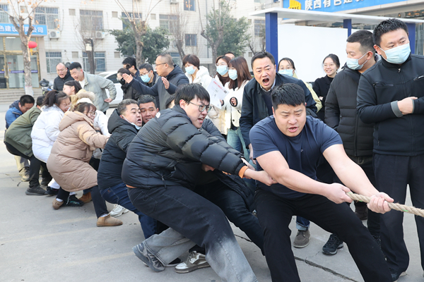 燃動冬日 “繩”采飛揚——公司舉行“迎元旦 強體魄 聚力量 開新局”拔河比賽！